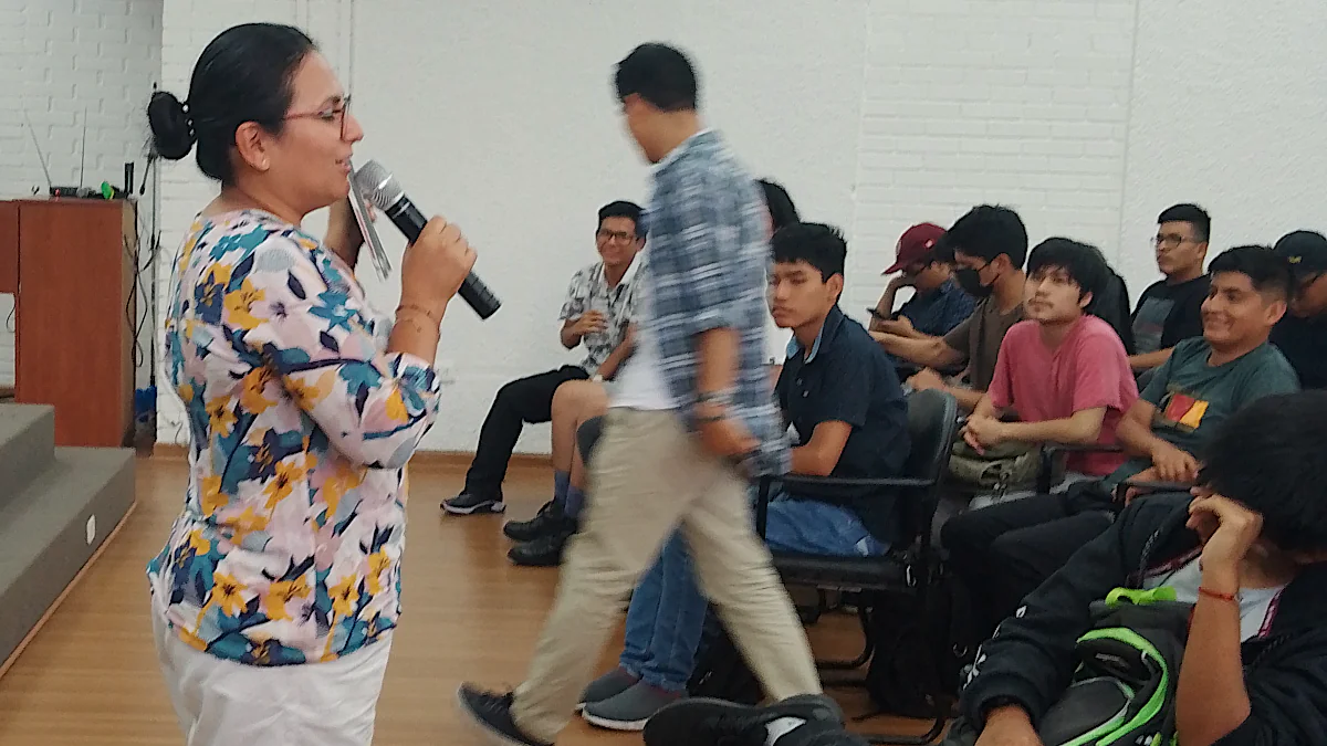 Elba Acevedo lors d'une intervention éducative